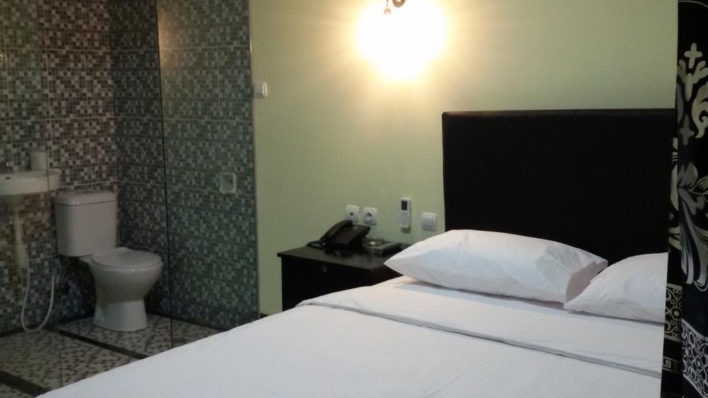 Guest House Salon Fora Gegerkalong Setiabudhi Bandung Exterior photo